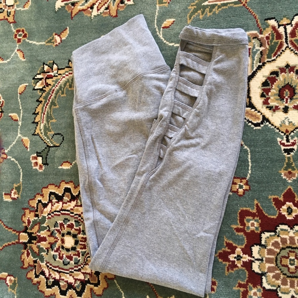 ✨✨Light grey workout leggings with side detail